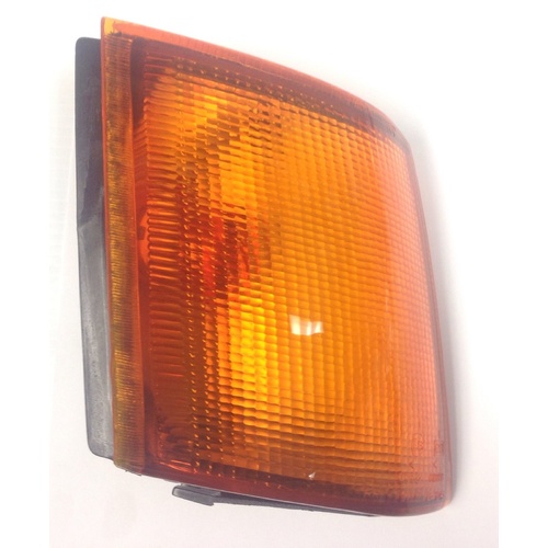 VH HOLDEN COMMODORE SLE SLX SL HDT SS RIGHT HAND FRONT NEW INDICATOR LENS