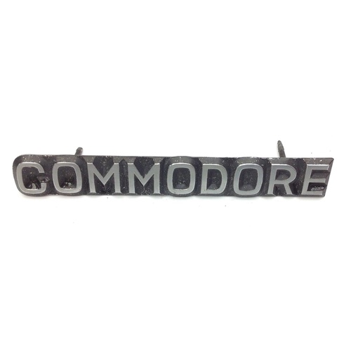 HOLDEN COMMODORE VC USED GRILLE BADGE GENUINE SECONDHAND TIP BROKEN
