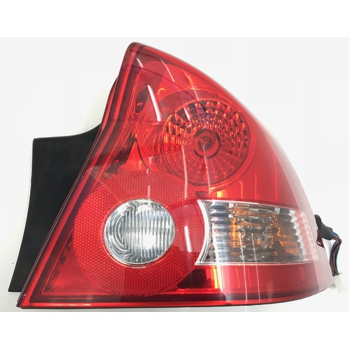 COMMODORE VY SERIES TWO SEDAN EXEC TAILIGHT RIGHT HAND NO SHIELD