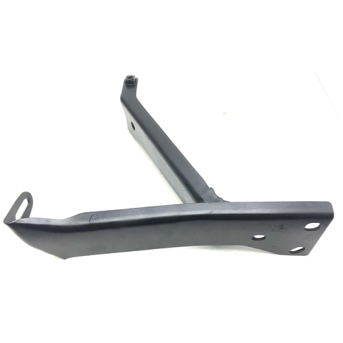 HOLDEN WB STATESMAN UTE VAN USED GMH GENUINE  RHF BUMPER BAR BRACKET