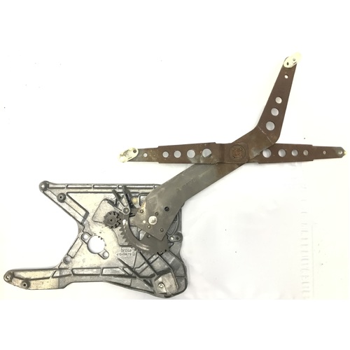 VB VC VH SLE COMMODORE ORIGINAL USED CAST ELECTRIC LEFT HAND FRONT WINDOW REGULATOR