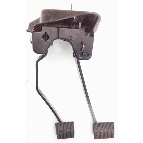 VN VG VP VR &VS SERIES 1 HOLDEN COMMODORE V6 V8 T5 SPEED MANUAL CLUTCH PEDAL BOX