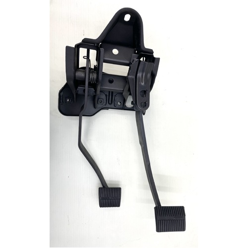 VB VC VH VK COMMODORE USED 4 - 5 SPEED MANUAL PEDAL BOX 6 CYLINDER CABLE CLUTCH