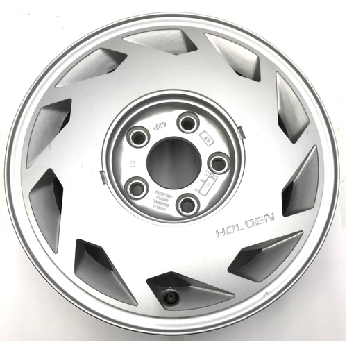  HOLDEN VL USED SILVER CALAIS WHEEL RIM 15 X 6  92037123